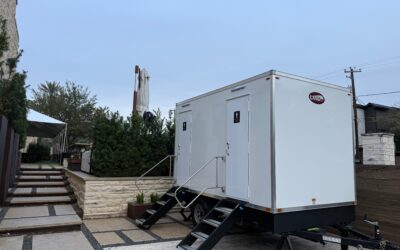 What to Consider When Planning Restrooms for a Backyard Event in Austin